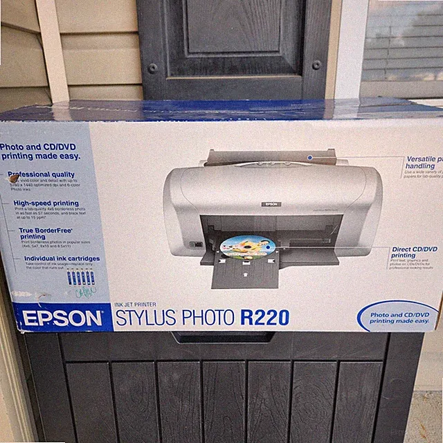 Epson Stylus Photo R220 Inkjet Printer Photo and CD/DVD Print Open Box