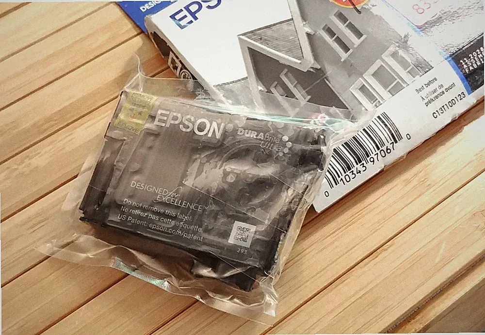 GENUINE OEM EPSON 220 Ink BLACK INK CARTRIDGE... READ